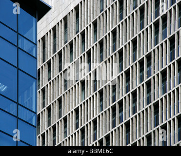 Cina, Pechino. La facciata della nuova Poly Plaza a Pechino Foto Stock