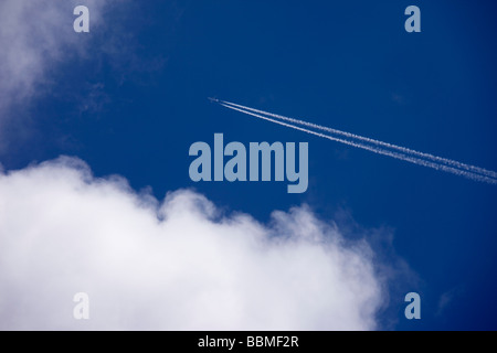 Piano in cielo Foto Stock