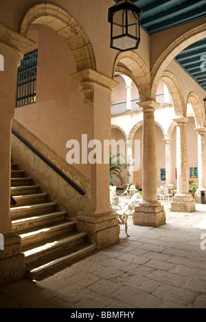 Cuba, La Habana. Casa de la Condes de Jaruco, Plaza Vieja. Originariamente costruito nel XVII secolo e rimaneggiata nel 1737. Foto Stock