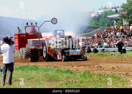 Maggio 17, 2009 Seifertshofen '2a correre per il campionato tedesco', Dragon fuoco, Classe libera 5, 4 tonnellate, trattore tirando Foto Stock