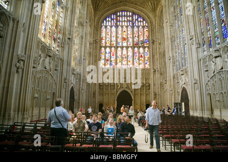 Tour guidato in corso, Kings College Chapel, Cambridge, Regno Unito Foto Stock