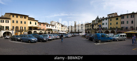 Vista panoramica di Piazza Giacomo Matteotti a Greve in Chianti, Italia Foto Stock