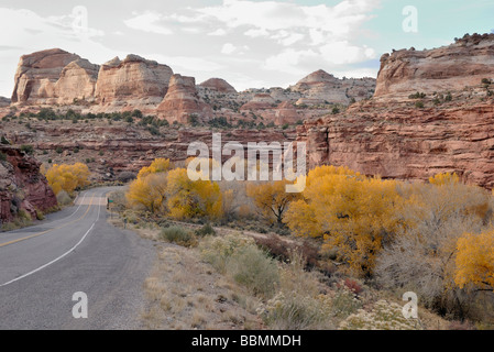 Sull'autostrada A 12 nella valle del fiume Escalante, Utah, Stati Uniti d'America Foto Stock