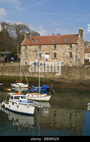 dh DYSART FIFE Harbormasters casa e yacht in Dysart porto interno harbormaster Foto Stock