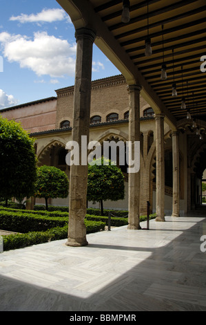 Palazzo del Castillo de la Aljafería di Saragozza. Regina cortile. Foto Stock