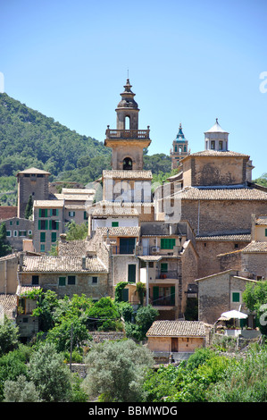 Villaggio sulla collina di Valldemossa, Valldemossa comune, Maiorca, isole Baleari, Spagna Foto Stock