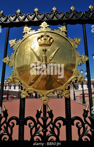 Emblema di Oman, Al Alam Palazzo del Sultano Qaboos, Moscato, il sultanato di Oman, Arabia, Medio Oriente Foto Stock