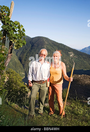 Tedesco-svizzero matura, i produttori di vino biodinamico, frutta e verdura, Mergoscia, Ticino, Svizzera, Europa Foto Stock