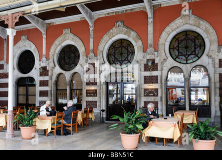 Orient Express ristorante, la storica stazione ferroviaria Sirkeci, ottomano edificio art nouveau, Istanbul, Turchia Foto Stock