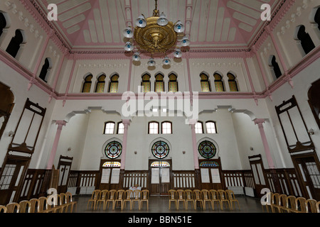 Atrio della stazione in Ottoman art nouveau, sala eventi, la storica stazione ferroviaria Sirkeci, Istanbul, Turchia Foto Stock