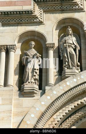 La Cattedrale di Speyer, facciata ovest, patroni della cattedrale. v.l.n.r. L'arcangelo Michele, Giovanni Battista, Sito del Patrimonio Mondiale, spe Foto Stock