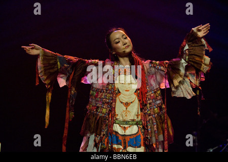 Il cantante cinese Sa Dingding live al suo esclusivo concerto svizzero nel Municipio di Lucerna del KKL Lucerna, Svizzera Foto Stock