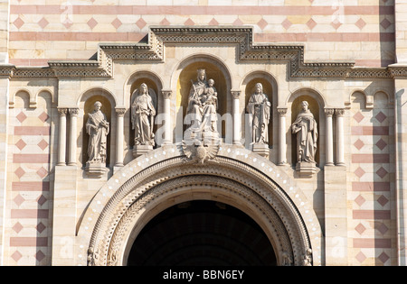 La Cattedrale di Speyer, facciata ovest, patroni della cattedrale. v.l.n.r. L'arcangelo Michele, Giovanni Battista, Maria, Stephanus, Bernard Foto Stock