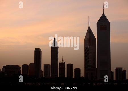 Paesaggio urbano di twilight, Dubai, Emirati Arabi Uniti Foto Stock