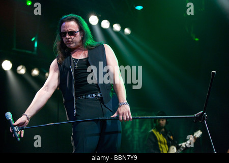 Il cantante Geoff Tate della American band progressive metal Queensryche live al suono Rock Festival in Huttwil, Svizzera, Europa Foto Stock