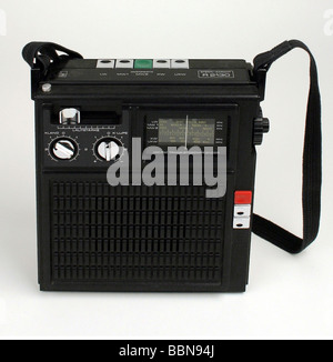 Radio, radio, radio, radio portatile Stern-Garant 2130 (R 2130), realizzata da VEB Stern-radio Berlin, GDR, 1977, Foto Stock