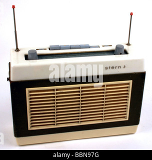 Radio, radio, radio, radio portatile Stern 3, realizzato da VEB Stern-radio Rochlitz / VEB Stern-radio Berlin, GDR, 1962, storico, storico, 20th secolo, Germania Est, Germania Est, DDR, radio set, technic, design di Jürgen Peters, Juergen, Jurgen, 1960s, 60s, clipping, Foto Stock