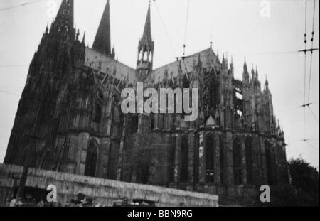 Eventi, Seconda guerra mondiale / seconda guerra mondiale, guerra aerea, Germania, vista della cattedrale danneggiata di Colonia, 1944 / 1945, Foto Stock