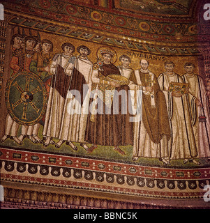 Giustiniano i (Flavio Petrus Sabbatius Justinanus), 482 - 14.11.565, imperatore romano d'Oriente, con corte, mosaico, circa 547, Basilica di San vitale, Ravenna, Italia, Foto Stock