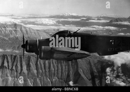 Eventi, Seconda guerra mondiale / seconda guerra mondiale, guerra aerea, aereo, bombardiere italiano Savoia Marchetti SM 79 'sparviero' prossimi obiettivi in Grecia, fine 1940 / inizio 1941, Foto Stock