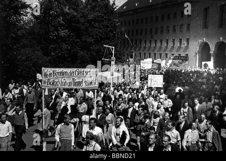 Periodo postbellico, Germania, avversità, dimostrazione contro l'insufficiente approvvigionamento alimentare, 'Hunger March' degli studenti di Monaco, estate 1947, Foto Stock