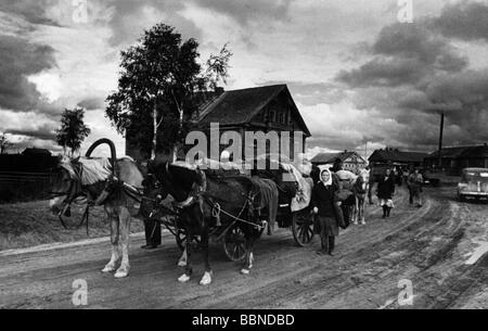 Eventi, Seconda guerra mondiale / seconda guerra mondiale, Finlandia, Karelia, Karelia rifugiati in un villaggio, probabilmente 1941, Foto Stock