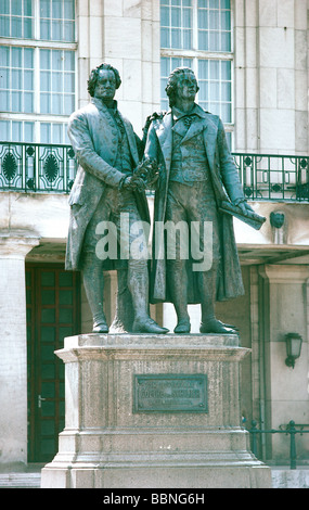 Geografia / viaggio, Germania, Turingia, Weimar, monumenti, Goethe-Schiller Monument, progettato da Ernst Rietschel (1804 - 1861), Theaterplatz, Foto Stock