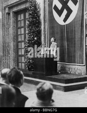 Hitler, Adolf, 20.4.1889 - 30.4.1945, politico tedesco (NSDAP), durante l'apertura della "Haus der deutschen Kunst", Monaco di Baviera, 16.10.1938, mezza lunghezza, Foto Stock