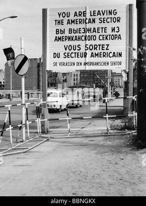 Geografia / viaggio, Germania, Berlino, muro, Checkpoint Charlie, frontiera per Allied Personal, Friedrichstrasse, segno 'stai lasciando il Settore americano', 1963, , Foto Stock