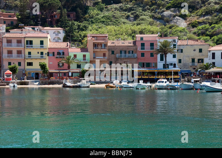 Giglio Porto la luce di entrata per l'Isola del Giglio o Isola del Giglio fuori della costa toscana Foto Stock