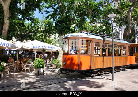 Il "Orange Express' Tram, Placa de Sa Constitucio, Soller, Soller comune, Maiorca, isole Baleari, Spagna Foto Stock