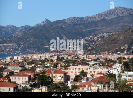 Geografia / viaggi, Italia, Liguria, Bordighera e viste sulla città / cityscapes, voew verso Ventimiglia, Additional-Rights-Clearance-Info-Not-Available Foto Stock