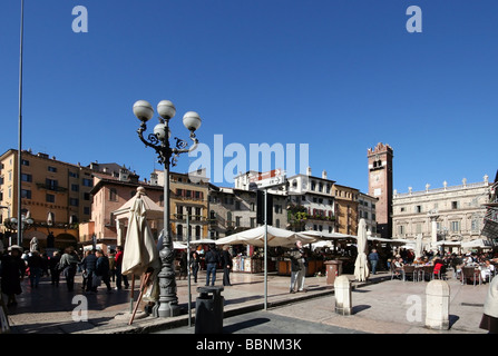 Geografia / viaggi, Italia, Veneto, Verona, Piazza delle Erbe, Additional-Rights-Clearance-Info-Not-Available Foto Stock