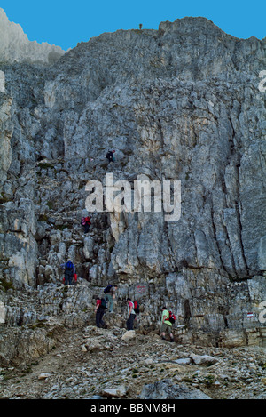 Geografia / viaggi, Italia, Alto Adige, escursionista a Santnerpass capanna, Rosengarten mountain range, Additional-Rights-Clearance-Info-Not-Available Foto Stock