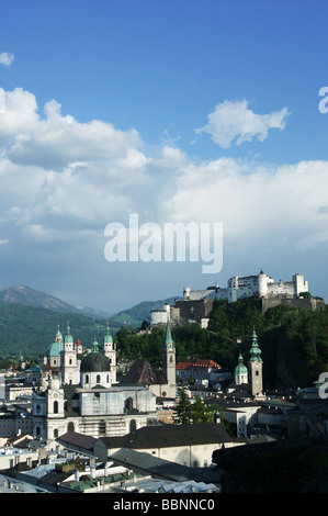 Geografia / viaggi, Austria, Salisburgo, vista città con il Festung Hohensalzburg, Additional-Rights-Clearance-Info-Not-Available Foto Stock