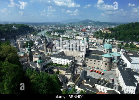 Geografia / viaggi, Austria, Salisburgo, vista Città / Viste della città, vista dal castello, Additional-Rights-Clearance-Info-Not-Available Foto Stock