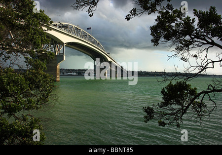 Auckland Harbour Bridge, Waitemata Harbour, Saint Mary's Bay, Auckland, Nuova Zelanda Foto Stock