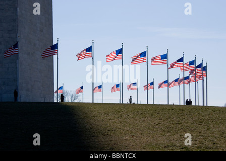 Bandierine americane a Washington Monument, Washington DC Foto Stock