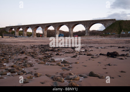 Vecchio viadotto ferroviario a Cullen Foto Stock