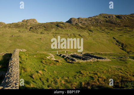 Hardknott Roman Fort alta nelle colline su Hardknott passano nel distretto del lago, Inghilterra Foto Stock