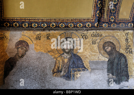 Cristo Pantocratore, Maria e Giovanni Battista, Deesis mosaico presso la Galleria Sud, Hagia Sophia, Aya Sofya, Sultanahmet, Istanb Foto Stock