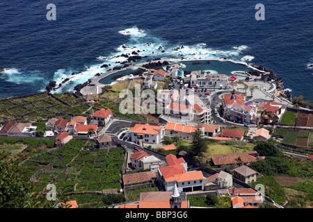 Porto Moniz villaggio nel nord est di Madera Foto Stock