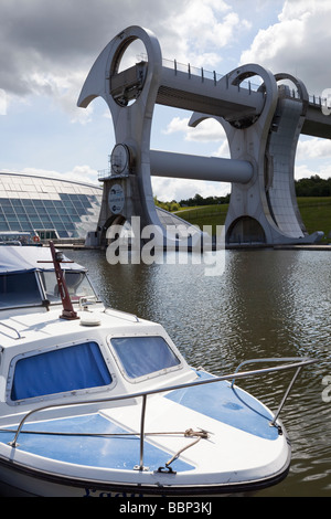 Vista della British Waterways Falkirk Wheel sull'Union Canal vicino a Falkirk in Scozia Foto Stock