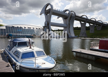 Vista della British Waterways Falkirk Wheel sull'Union Canal vicino a Falkirk in Scozia Foto Stock