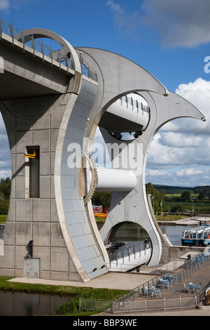 Vista della British Waterways Falkirk Wheel sull'Union Canal vicino a Falkirk in Scozia Foto Stock