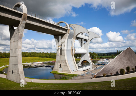 Vista della British Waterways Falkirk Wheel sull'Union Canal vicino a Falkirk in Scozia Foto Stock