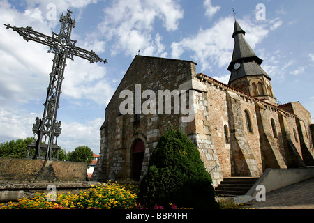 Chiesa romanica a Neris-les-Bains, ALLIER (03), Francia Foto Stock
