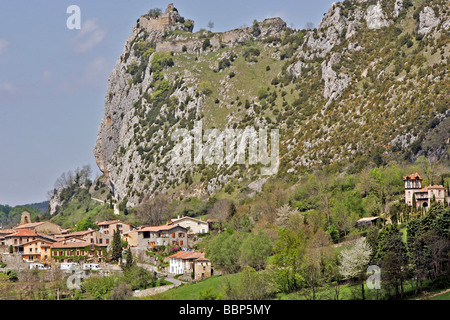 Borgo e castello cataro, ROQUEFIXADE, Ariège (09), Francia Foto Stock