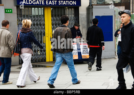 Aldgate East tubo chiuso stazione sul primo giorno di sciopero della metropolitana " Giugno 2009 Foto Stock