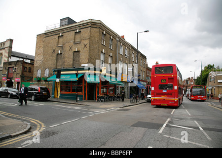 Giunzione di Stoke Newington Church Street e Defoe Road, Stoke Newington London, Regno Unito Foto Stock